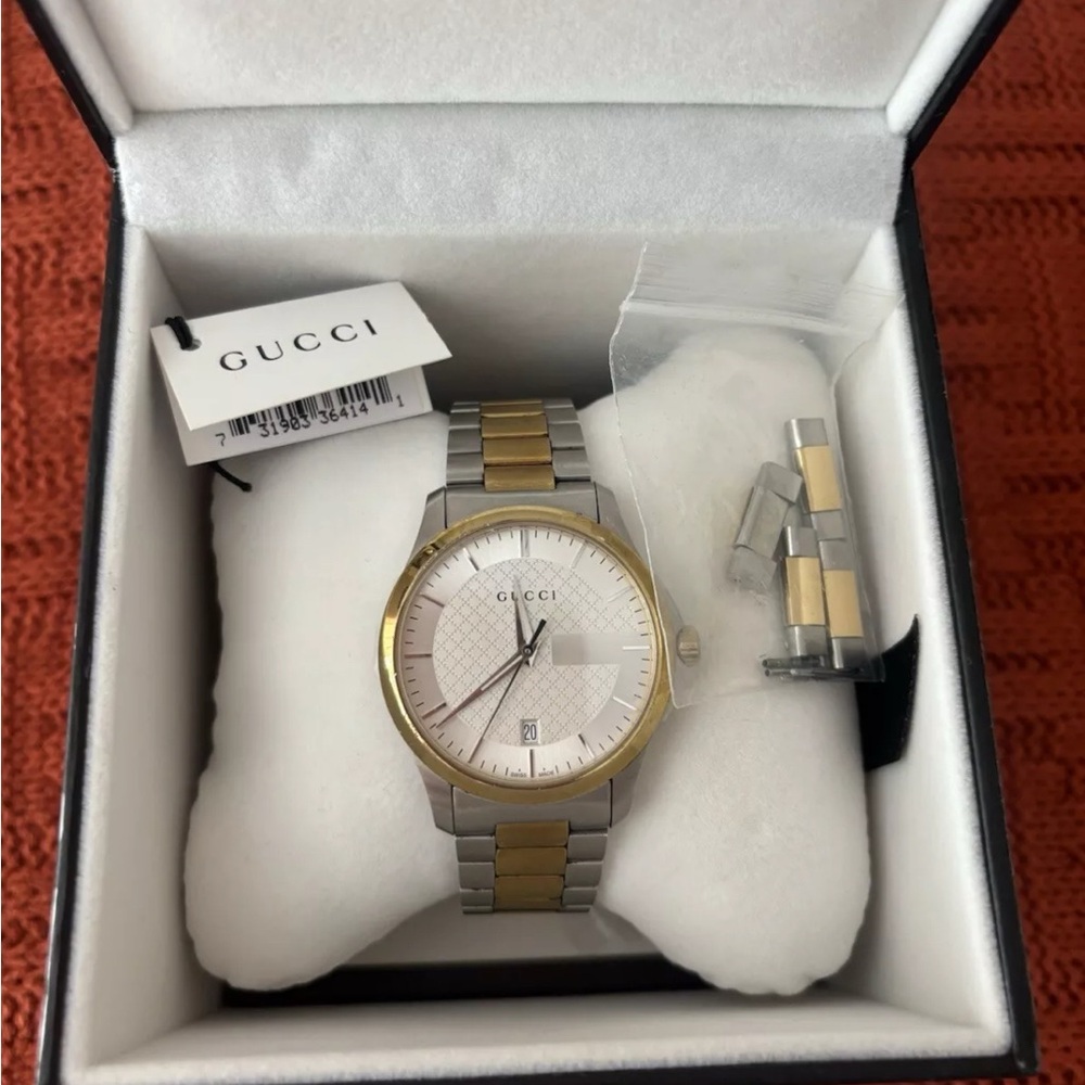 Gucci Silver and Gold Two-Tone Watch UNISEX in excellent pre-loved condition